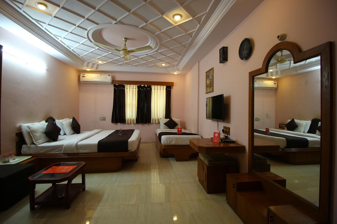 Hotel Upasana Rajkot Exterior photo