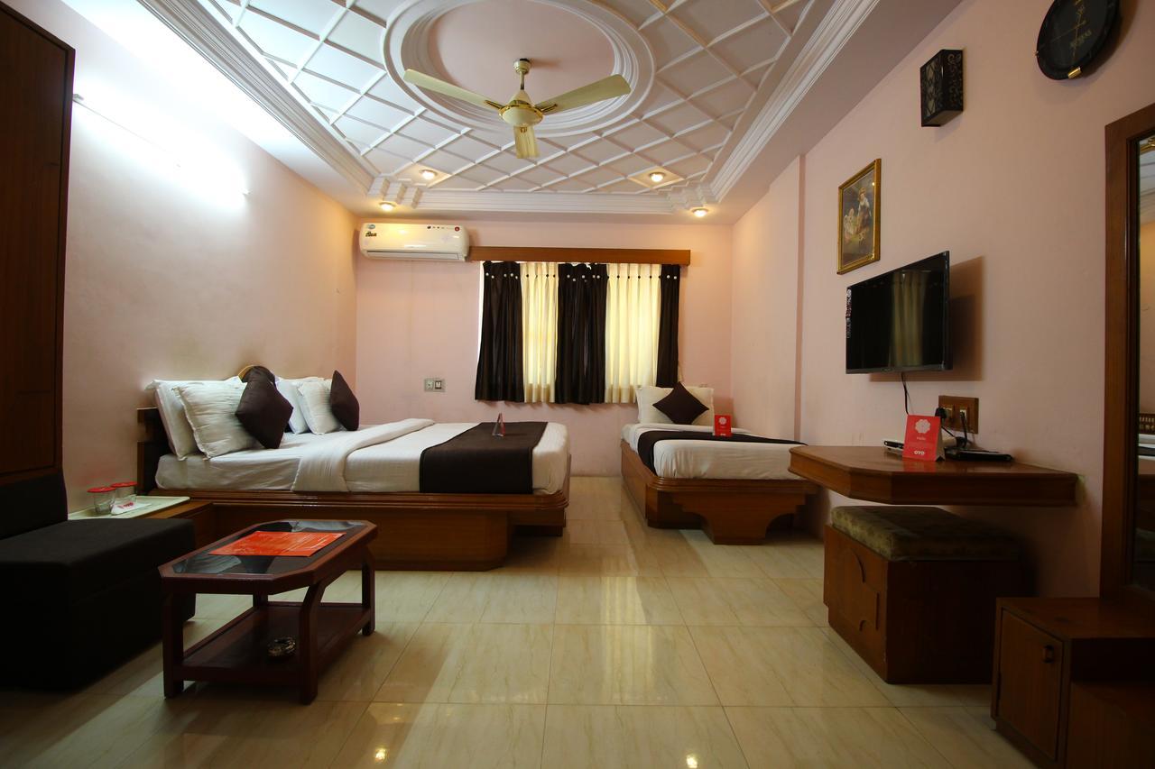 Hotel Upasana Rajkot Exterior photo